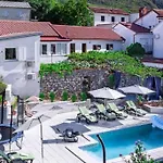 Happy Hideaway By Aneo Travel