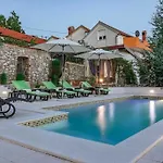 Happy Hideaway By Aneo Travel *