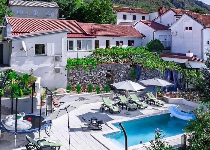 Happy Hideaway By Aneo Travel